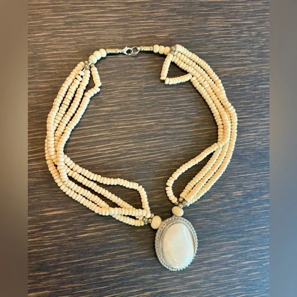 Women’s Costume Jewelry Lot 9‎ Necklaces, 1 Bracelet & 1 Brooch, Unique, Vinrage - Picture 9 of 12